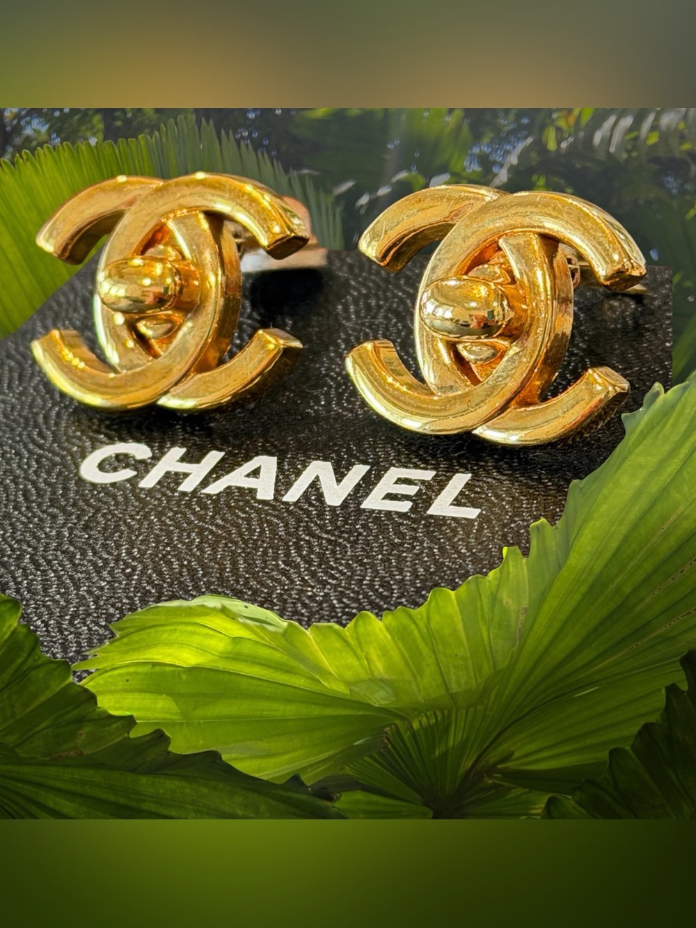 CHANEL Gold Interlocking CC Turnlock Clip-On Earrings
